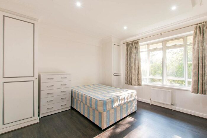 2 Bedroom Flat For Sale In Prince Albert Road, St John's Wood, London, NW8