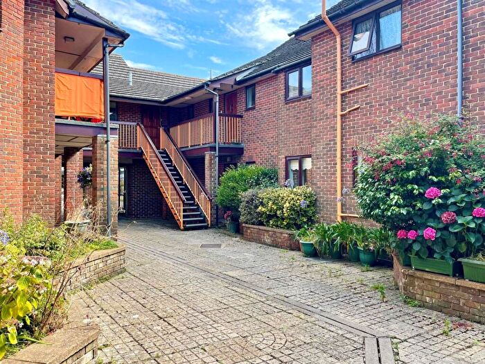 2 Bedroom Flat For Sale In High Street, PO35