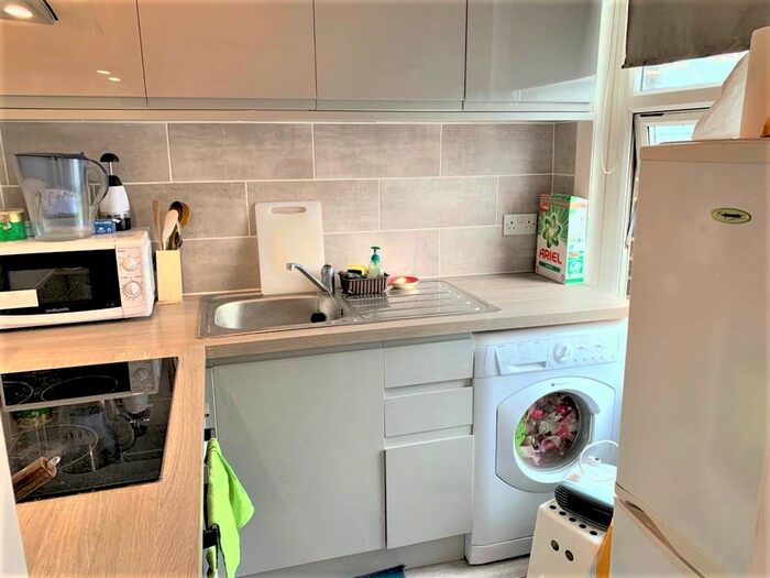 Studio To Rent In Broomfield Rd, Chadwell Heath, RM6