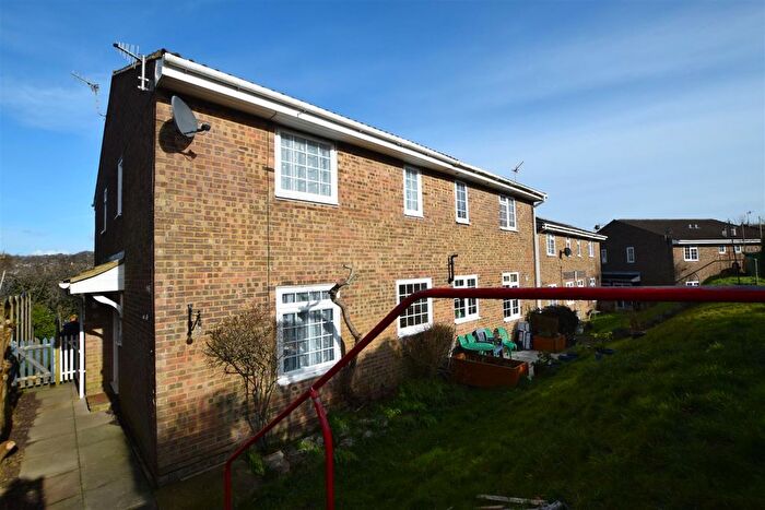 2 Bedroom End Of Terrace House To Rent In Piltdown Close, Hastings, TN34