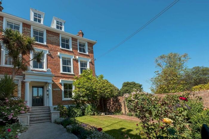 9 Bedroom Detached House To Rent In High Street, Yarmouth, PO41