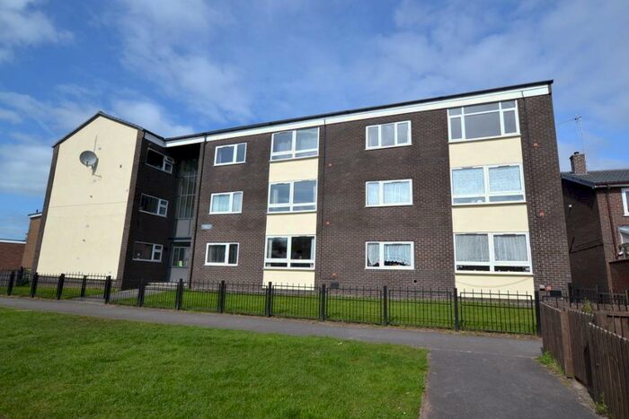 1 Bedroom Flat To Rent In Woburn Close, Macclesfield, SK10