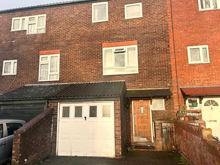 4 Bedroom Semi-Detached House To Rent In Hobart Road, Hayes, UB4