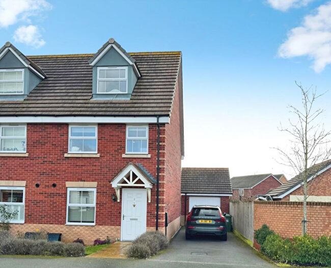 3 Bedroom Semi Detached House For Sale In Yew Tree Way, Barford, Warwick, CV35