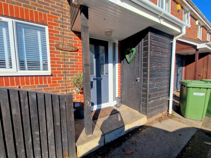 3 Bedroom End Of Terrace House To Rent In Long Lane, Southampton, SO31