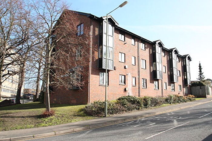 1 Bedroom Flat To Rent In Oriental Road, Woking, GU22