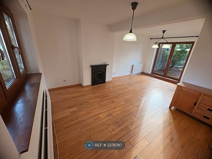 3 Bedroom Semi-Detached House To Rent In Bostall Lane, London, SE2