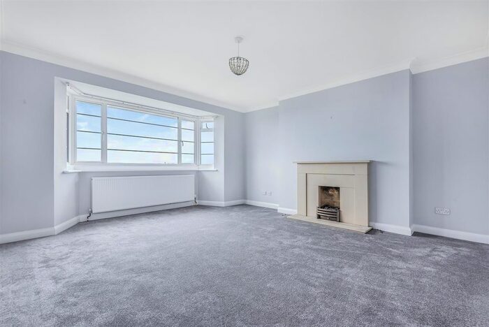 2 Bedroom Flat To Rent In Upper Richmond Road West, East Sheen, SW14
