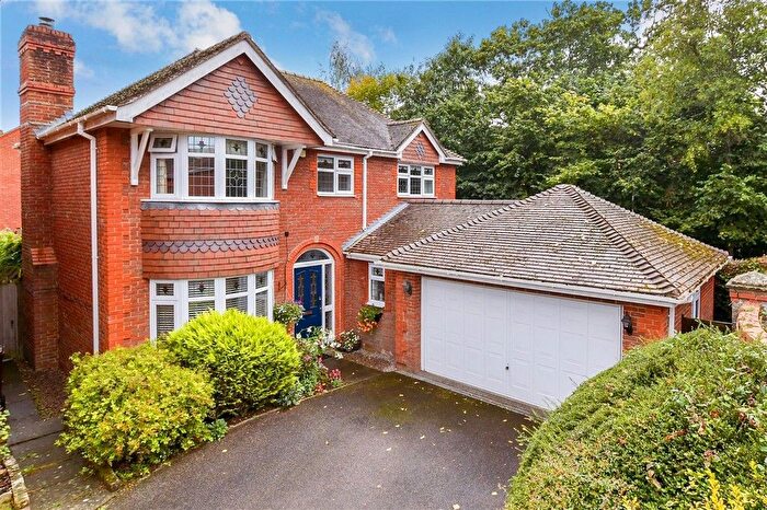 4 Bedroom Detached House For Sale In Garner Drive, East Malling, West Malling, Kent, ME19