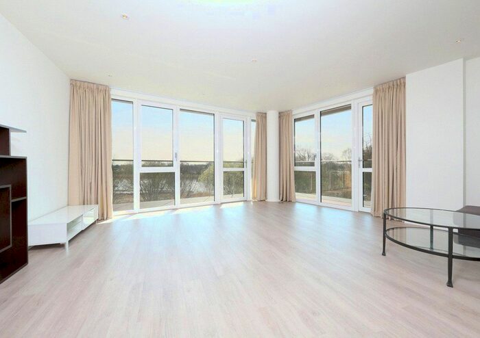 3 Bedroom Flat To Rent In Devan Grove, London N4