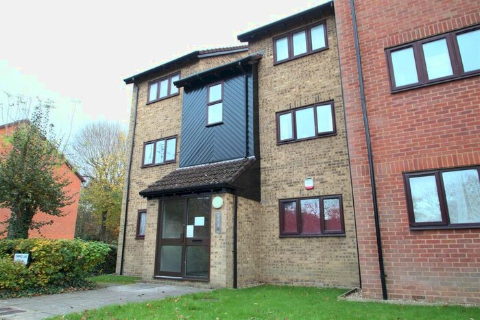 1 Bedroom Flat To Rent In Turnpike Lane, Uxbridge, UB10