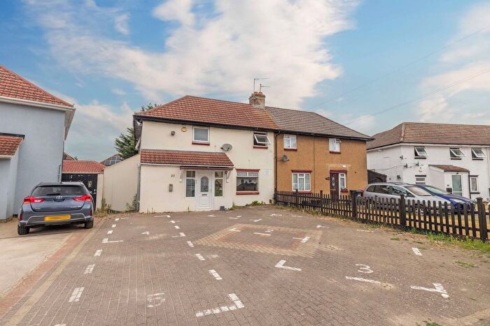 7 Bedroom Semi-Detached House For Sale In Warrington Avenue, Slough, SL1