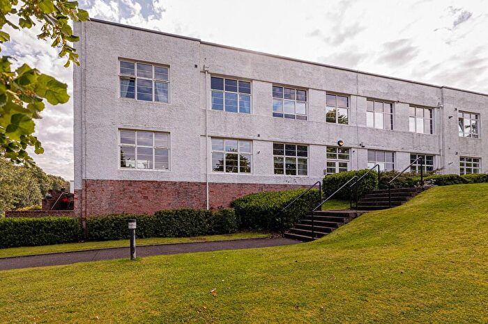 2 Bedroom Apartment For Sale In Canniesburn Drive, Bearsden, G61