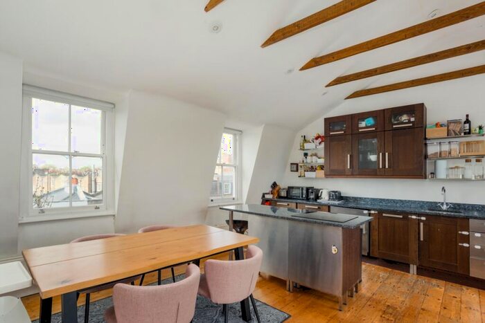 2 Bedroom Flat To Rent In Upper Street London, N1