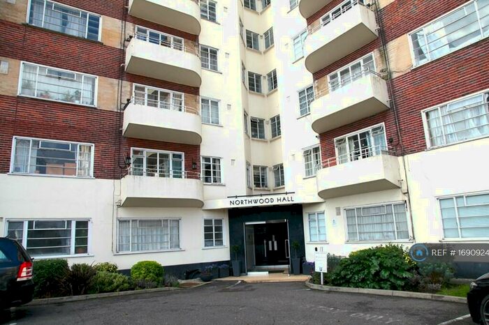 3 Bedroom Flat To Rent In Northwood Hall, London, N6