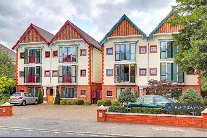 2 Bedroom Flat To Rent In Holly Mansions, New Malden, KT3