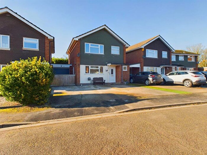 3 Bedroom Detached House For Sale In Hoods Farm Close, Bierton, Aylesbury, HP22