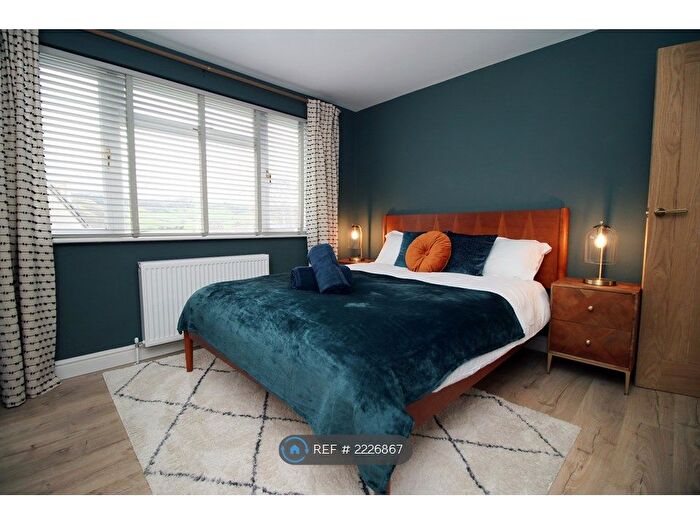 3 Bedroom Semi-Detached House To Rent In Bath, Bath, BA1