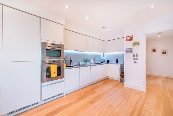 2 Bedroom Flat To Rent In Chiswick High Road, Chiswick, London, W4