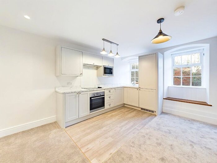 1 Bedroom Flat To Rent In Hallas Bridge, Cullingworth, Bradford, BD13