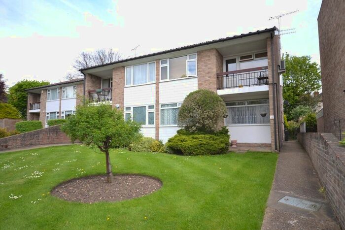 2 Bedroom Flat To Rent In The Cedars, Buckhurst Hill, Essex, IG9