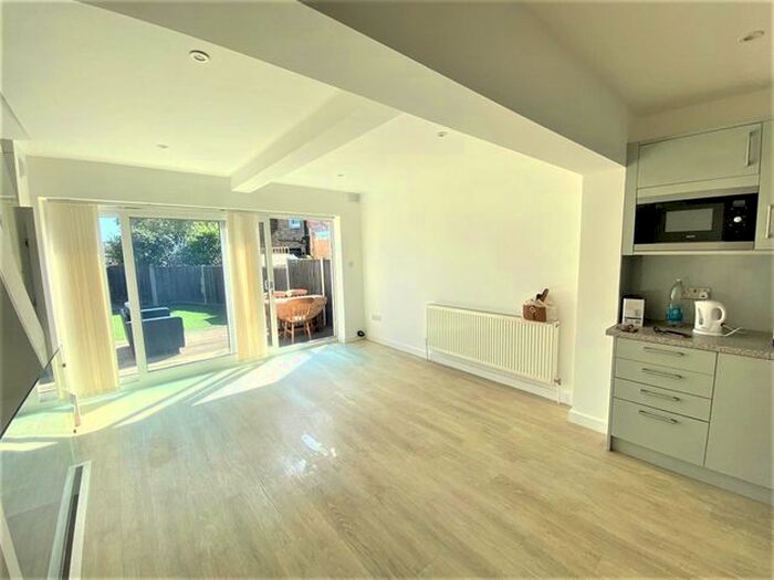 3 Bedroom Maisonette To Rent In Caxton Road, Wimbledon, London, SW19