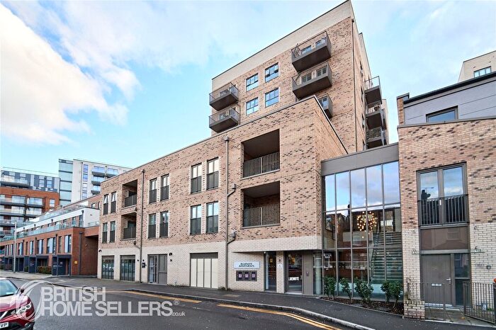 3 Bedroom Flat For Sale In Blyth Road, Hayes, UB3