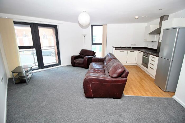 2 Bedroom Flat To Rent In Dun Street, Sheffield, Uk, S3