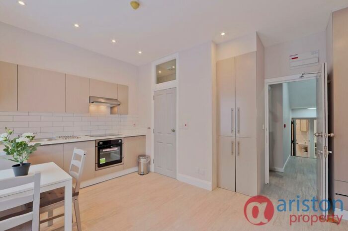 Studio To Rent In Hazellville Road, Archway, N19