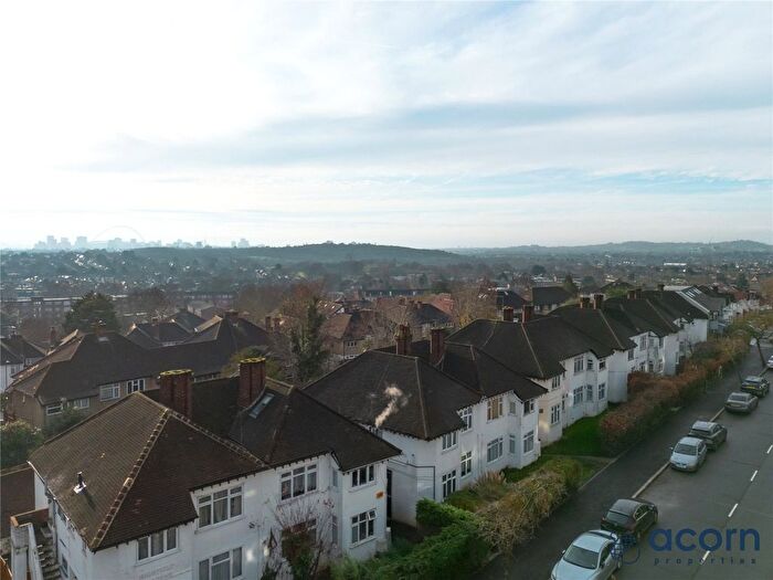 2 Bedroom Maisonette For Sale In Highfield Avenue, Kingsbury, London, NW9