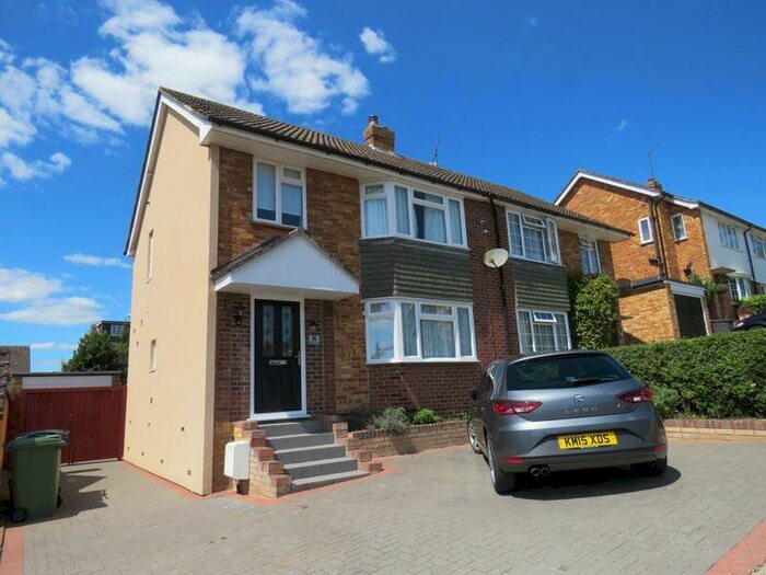 3 Bedroom Semi-Detached House To Rent In Marlow **Great Views**, SL7