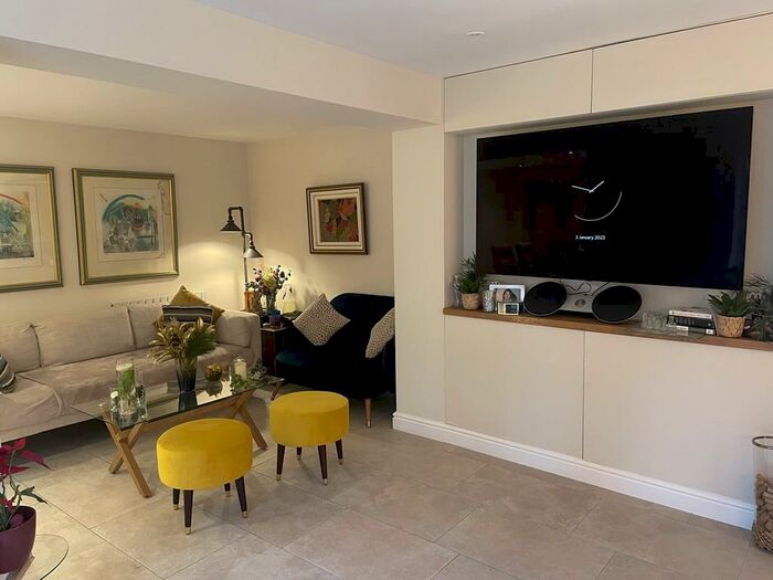 2 Bedroom Terraced House To Rent In Thames Mews, Poole, BH15