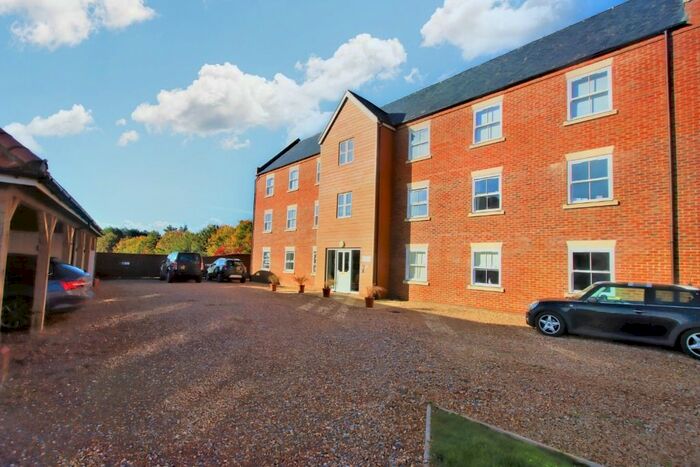 2 Bedroom Flat For Sale In Railway Sidings Yard, PE31