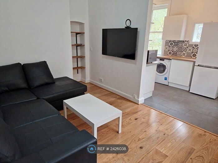 3 Bedroom Flat To Rent In Rushcroft Road, London, SW2