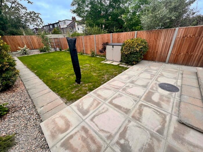 2 Bedroom Flat To Rent In Warwick Road, Southgate, N11