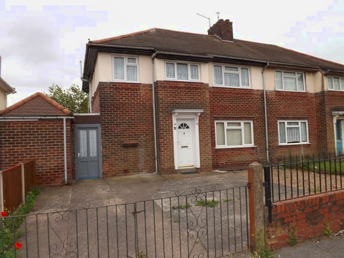 4 Bedroom House To Rent In Warnadene Road, Sutton In Ashfield, NG17
