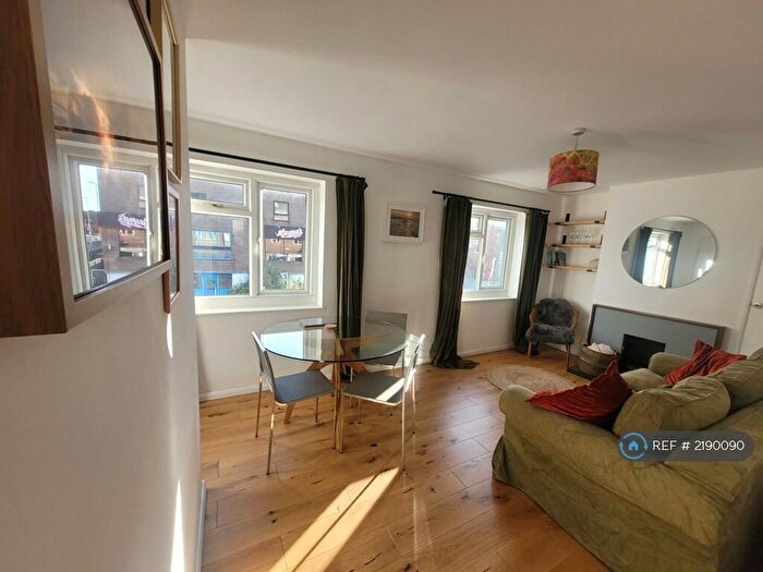 2 Bedroom Maisonette To Rent In South Street, Exeter, EX1