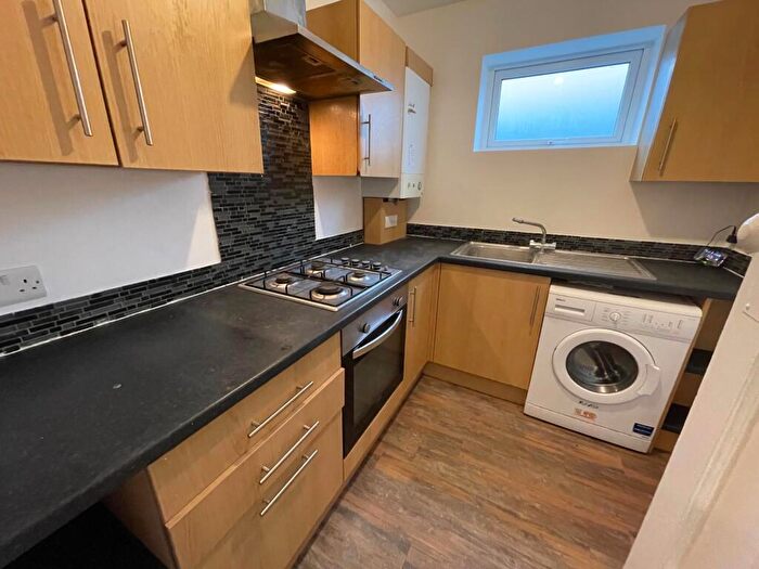 2 Bedroom Flat To Rent In Seabourne Road, Bournemouth, BH5