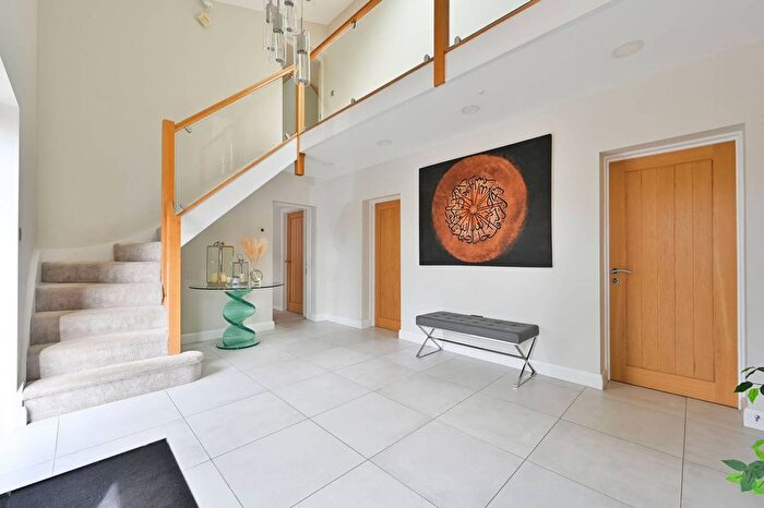 5 Bedroom Detached House For Sale In Hempstead Road, Watford, WD17