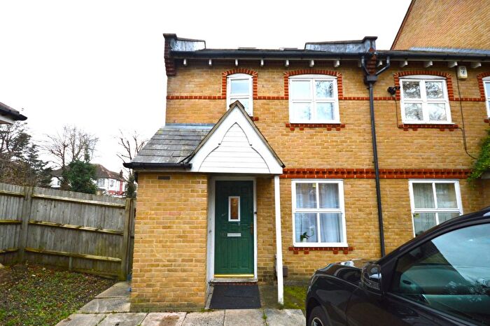 4 Bedroom Semi-Detached House To Rent In Chamberlayne Avenue, Wembley, HA9