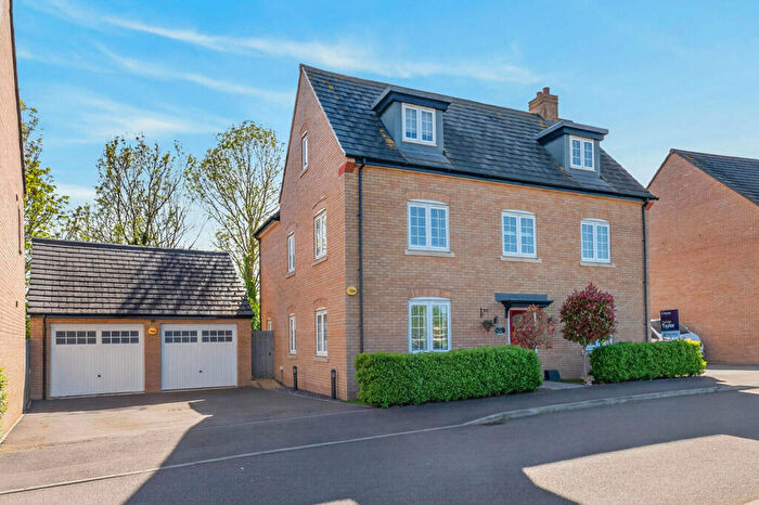 5 Bedroom Detached House For Sale In Hare Meadow, Great Barford, Bedford, MK44