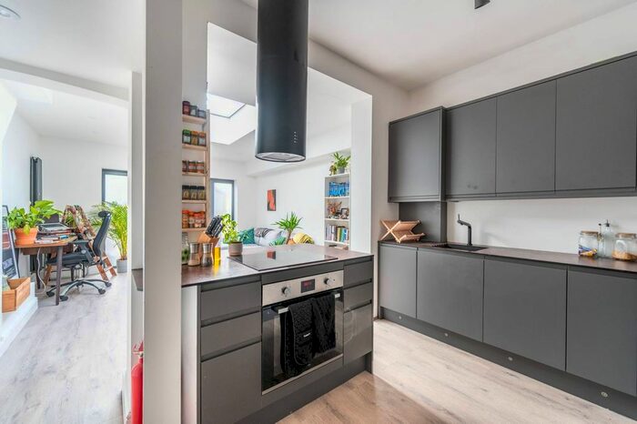 2 Bedroom Flat To Rent In Brownlow Road, Harlesden, London, NW10