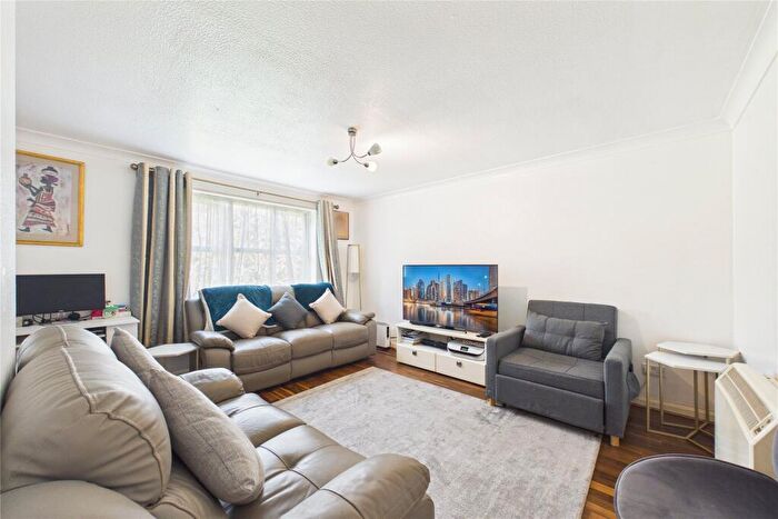 2 Bedroom Apartment To Rent In Worcester Gardens, Slough, Berkshire, SL1