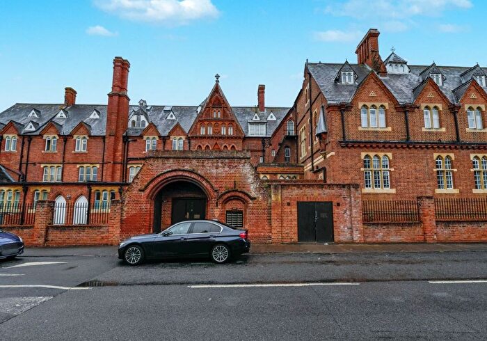 2 Bedroom Flat For Sale In Apartment Convent Court, Hatch Lane, Windsor, Berkshire, SL4