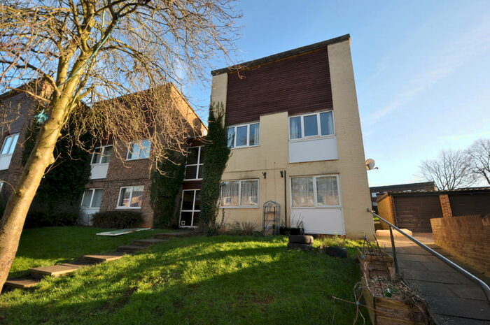 1 Bedroom Apartment To Rent In Spenfield Court, Northampton, NN3
