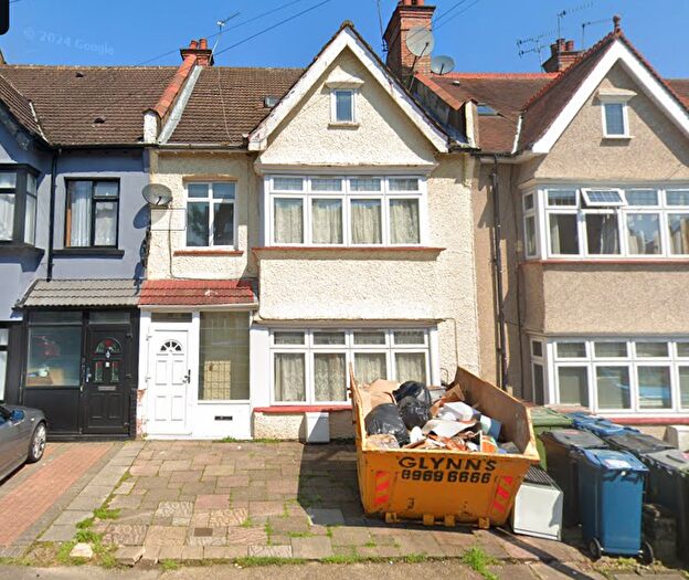 2 Bedroom Flat To Rent In Warrington Road, Harrow, Middlesex, HA1