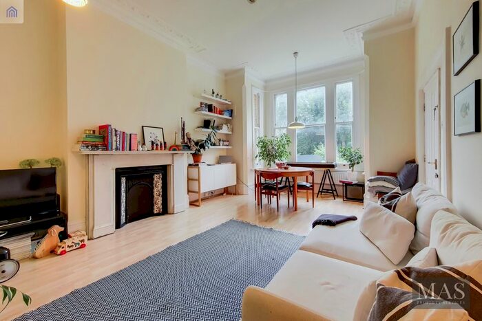 1 Bedroom Flat To Rent In Trinity Rise, Norwood, SW2