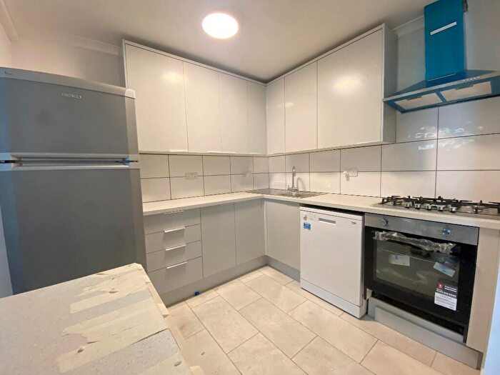 5 Bedroom Flat To Rent In Mina Road, London, SE17