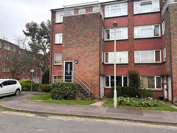 2 Bedroom Flat To Rent In Ellison Way, Wokingham, RG40