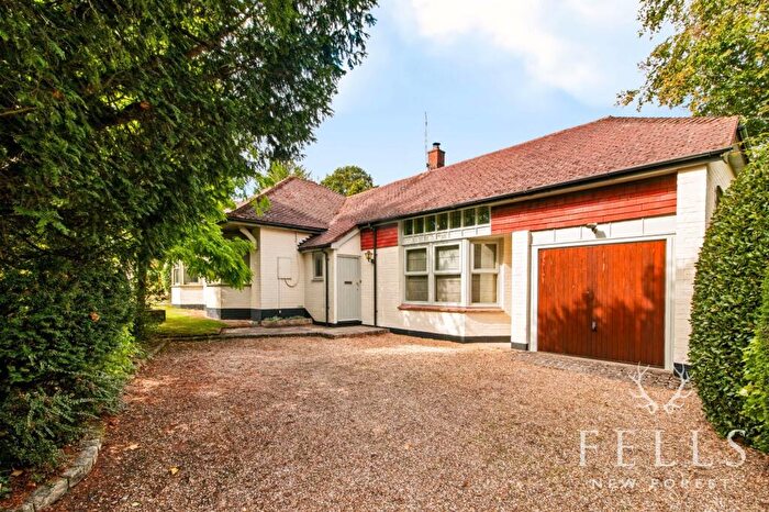 3 Bedroom Detached House For Sale In Burley Street, Burley, BH24